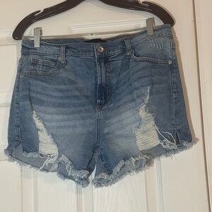 Kendall & Kylie “The Icon Short”. Denim shorts with distressing.